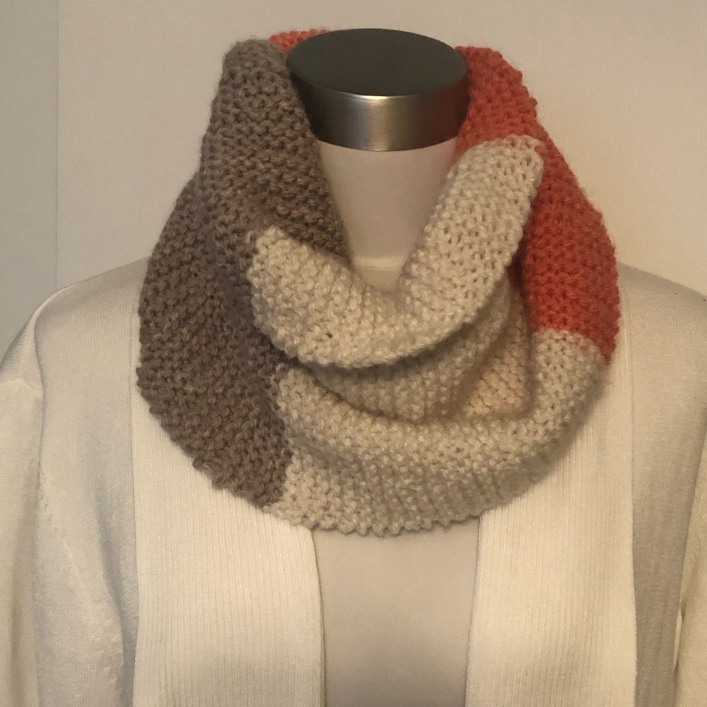 Nice comfy infinity scarf.  Lightweight